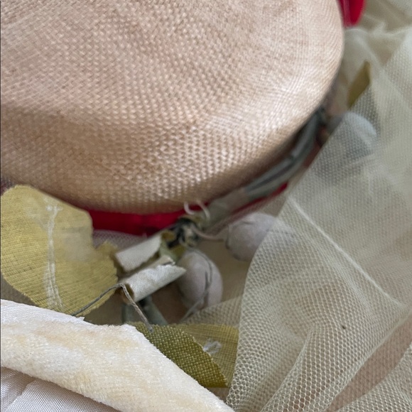 VINTAGE 1910’s straw hat with rose and yellow tulle red velvet Accents - Picture 3 of 13